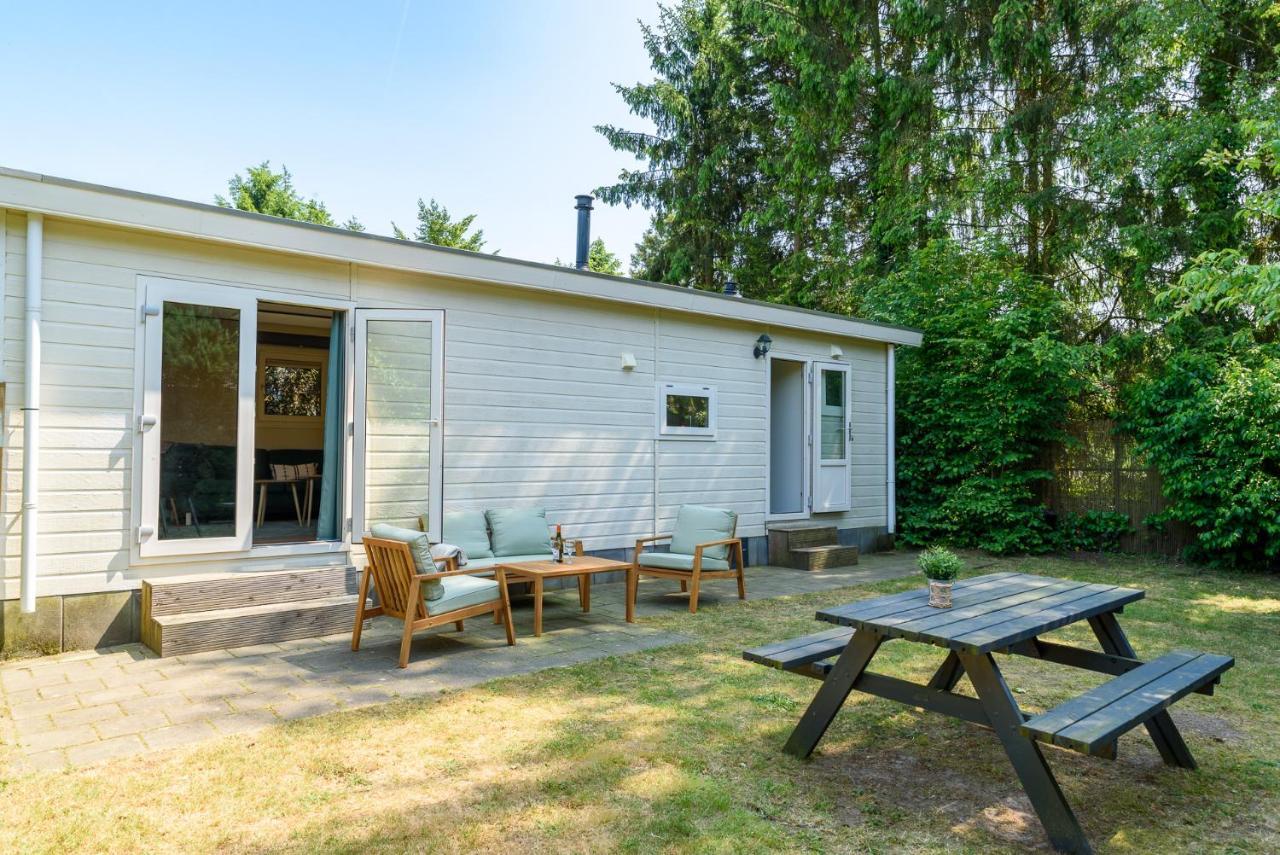 Chalet Met Eigen Tuin Aan De Veluwse Bosrand Putten Exteriér fotografie